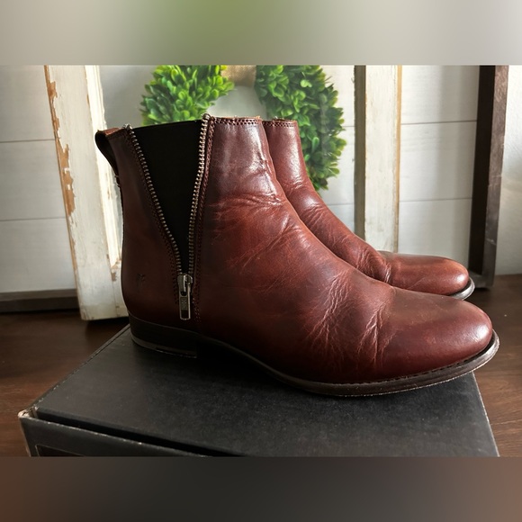 Frye Carly Zip Chelsea Boot - Cognac size 8.5 - Picture 5 of 9